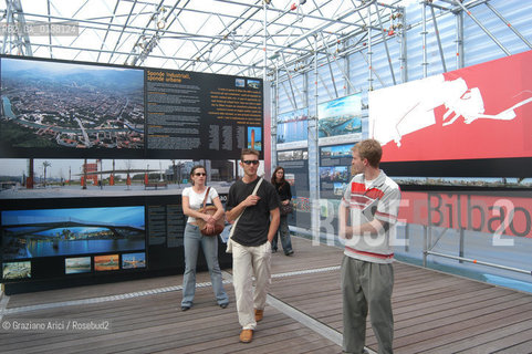 VENEZIA 9¡ BIENNALE ARCHITETTURA PADIGLIONE DI CITTA DACQUA © 2004 Graziano Arici/Rosebud2