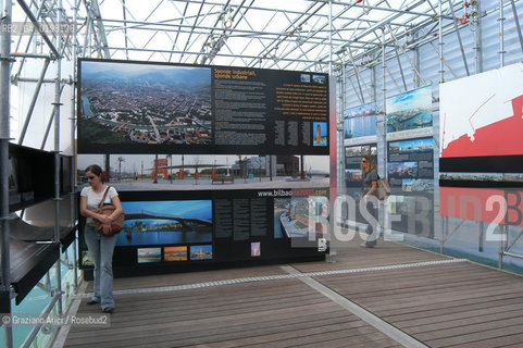 VENEZIA 9¡ BIENNALE ARCHITETTURA PADIGLIONE DI CITTA DACQUA © 2004 Graziano Arici/Rosebud2