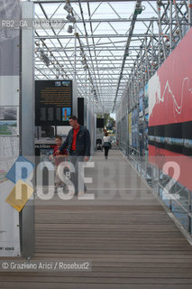 VENEZIA 9¡ BIENNALE ARCHITETTURA PADIGLIONE DI CITTA DACQUA © 2004 Graziano Arici/Rosebud2