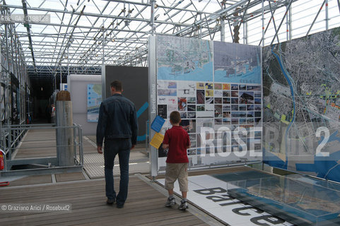 VENEZIA 9¡ BIENNALE ARCHITETTURA PADIGLIONE DI CITTA DACQUA © 2004 Graziano Arici/Rosebud2