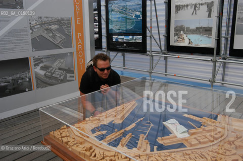 VENEZIA 9¡ BIENNALE ARCHITETTURA PADIGLIONE DI CITTA DACQUA © 2004 Graziano Arici/Rosebud2