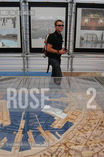 VENEZIA 9¡ BIENNALE ARCHITETTURA PADIGLIONE DI CITTA DACQUA © 2004 Graziano Arici/Rosebud2