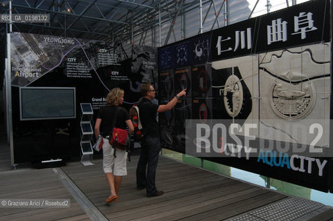 VENEZIA 9¡ BIENNALE ARCHITETTURA PADIGLIONE DI CITTA DACQUA © 2004 Graziano Arici/Rosebud2