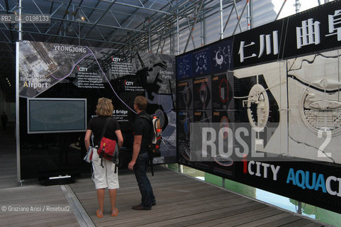 VENEZIA 9¡ BIENNALE ARCHITETTURA PADIGLIONE DI CITTA DACQUA © 2004 Graziano Arici/Rosebud2