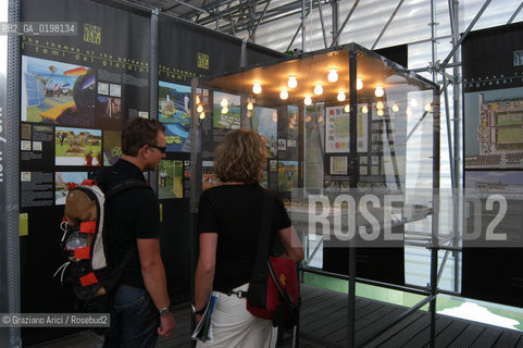 VENEZIA 9¡ BIENNALE ARCHITETTURA PADIGLIONE DI CITTA DACQUA © 2004 Graziano Arici/Rosebud2