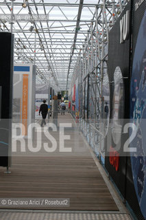 VENEZIA 9¡ BIENNALE ARCHITETTURA PADIGLIONE DI CITTA DACQUA © 2004 Graziano Arici/Rosebud2