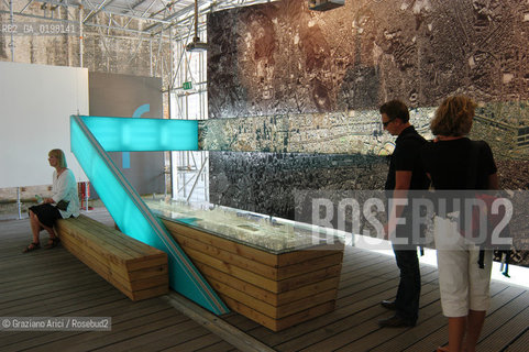 VENEZIA 9¡ BIENNALE ARCHITETTURA PADIGLIONE DI CITTA DACQUA © 2004 Graziano Arici/Rosebud2