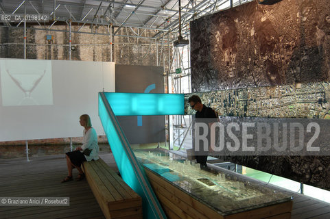 VENEZIA 9¡ BIENNALE ARCHITETTURA PADIGLIONE DI CITTA DACQUA © 2004 Graziano Arici/Rosebud2