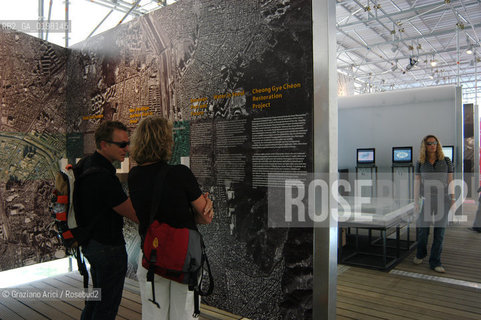 VENEZIA 9¡ BIENNALE ARCHITETTURA PADIGLIONE DI CITTA DACQUA © 2004 Graziano Arici/Rosebud2
