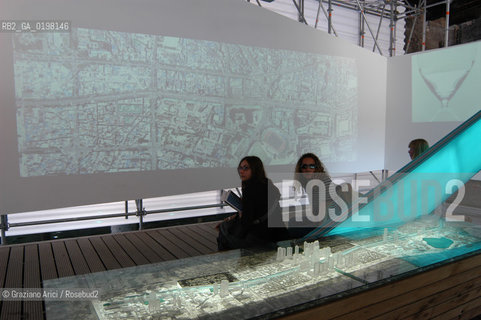 VENEZIA 9¡ BIENNALE ARCHITETTURA PADIGLIONE DI CITTA DACQUA © 2004 Graziano Arici/Rosebud2