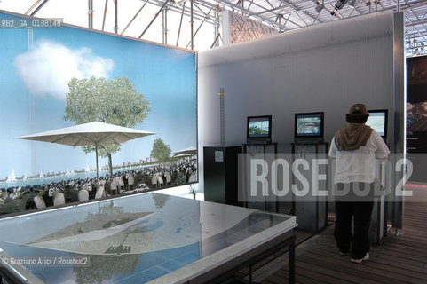 VENEZIA 9¡ BIENNALE ARCHITETTURA PADIGLIONE DI CITTA DACQUA © 2004 Graziano Arici/Rosebud2