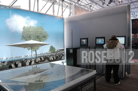 VENEZIA 9¡ BIENNALE ARCHITETTURA PADIGLIONE DI CITTA DACQUA © 2004 Graziano Arici/Rosebud2