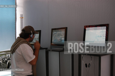 VENEZIA 9¡ BIENNALE ARCHITETTURA PADIGLIONE DI CITTA DACQUA © 2004 Graziano Arici/Rosebud2
