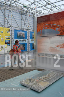 VENEZIA 9¡ BIENNALE ARCHITETTURA PADIGLIONE DI CITTA DACQUA © 2004 Graziano Arici/Rosebud2