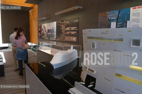 VENEZIA 9¡ BIENNALE ARCHITETTURA PADIGLIONE DI CITTA DACQUA © 2004 Graziano Arici/Rosebud2