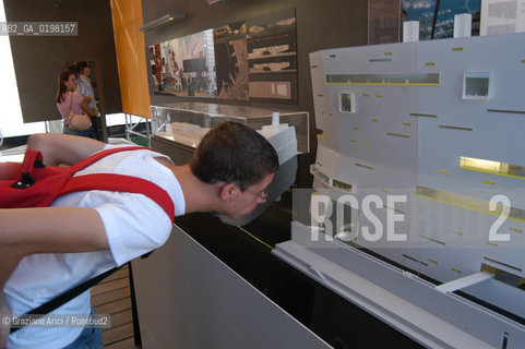 VENEZIA 9¡ BIENNALE ARCHITETTURA PADIGLIONE DI CITTA DACQUA © 2004 Graziano Arici/Rosebud2