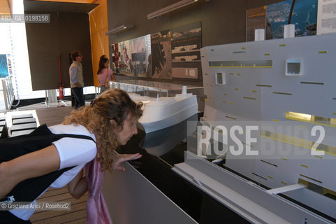 VENEZIA 9¡ BIENNALE ARCHITETTURA PADIGLIONE DI CITTA DACQUA © 2004 Graziano Arici/Rosebud2