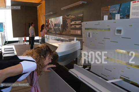 VENEZIA 9¡ BIENNALE ARCHITETTURA PADIGLIONE DI CITTA DACQUA © 2004 Graziano Arici/Rosebud2