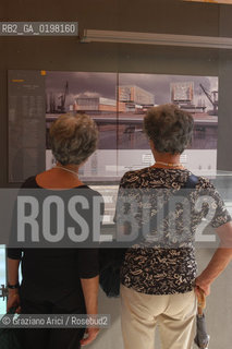 VENEZIA 9¡ BIENNALE ARCHITETTURA PADIGLIONE DI CITTA DACQUA © 2004 Graziano Arici/Rosebud2