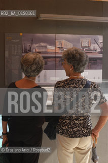 VENEZIA 9¡ BIENNALE ARCHITETTURA PADIGLIONE DI CITTA DACQUA © 2004 Graziano Arici/Rosebud2