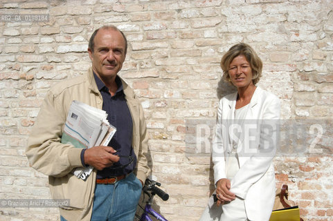 PORDENONE LO STORICO E CRITICO TEATRALE MASOLINO DAMICO CON LA SUA COMPAGNA, LA  CONDUTTRICE TELEVISIVA E GIORNALISTA GLORIA DE ANTONI - ©Graziano Arici/Rosebud2 TEATRO