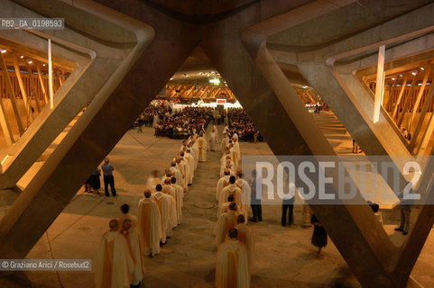 ( FRANCIA -FRANCE)  MIDI-PYRENEES LOURDES : THE UNDERGROUND S.PIO X CHURCH   © 2004 Graziano Arici/Rosebud2 / GEO PELLEGRINAGGIO  MADONNA