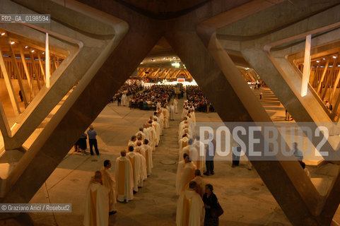 ( FRANCIA -FRANCE)  MIDI-PYRENEES LOURDES : THE UNDERGROUND S.PIO X CHURCH   © 2004 Graziano Arici/Rosebud2 / GEO PELLEGRINAGGIO  MADONNA