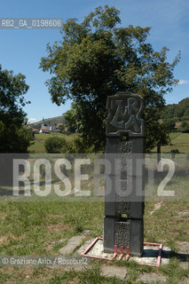 ( FRANCIA -FRANCE)  PAYS BASQUES OSTABAT : THE MONUMENT TO THE SANTIAGO DE COMPOSTELA PILGRIMS WAY   © 2004 Graziano Arici/Rosebud2 / GEO PELLEGRINAGGIO CAMINO