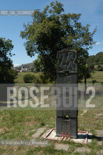 ( FRANCIA -FRANCE)  PAYS BASQUE.S OSTABAT : THE MONUMENT TO THE SANTIAGO DE COMPOSTELA PILGRIMS WAY   © 2004 Graziano Arici/Rosebud2 / GEO PELLEGRINAGGIO CAMINO