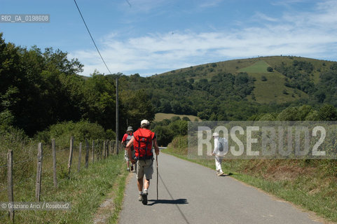 ( FRANCIA -FRANCE)  PAYS BASQUES OSTABAT : PILGRIMS ON THE WAY TO SANTIAGO DE COMPOSTELA   © 2004 Graziano Arici/Rosebud2 / GEO PELLEGRINAGGIO CAMINO