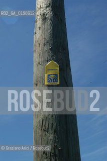 ( FRANCIA -FRANCE)  PAYS BASQUES OSTABAT : SIGN FOR THE WAY   TO THE SANTIAGO DE COMPOSTELA © 2004 Graziano Arici/Rosebud2 / GEO PELLEGRINAGGIO CAMINO