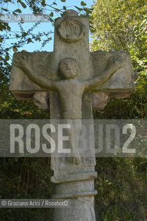 ( FRANCIA -FRANCE)  PAYS BASQUES OSTABAT : THE CROSS OF GALZETABURU ON THE SANTIAGO DE COMPOSTELA PILGRIMS WAY   © 2004 Graziano Arici/Rosebud2 / GEO PELLEGRINAGGIO CAMINO CROCE