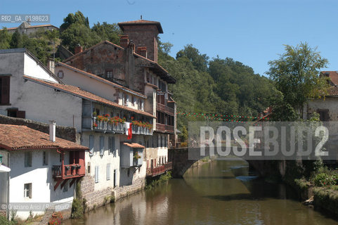 ( FRANCIA -FRANCE)  PAYS BASQUES ST-JEAN-DE-PIET-DE-PORT: A LITTLE TOWN ON THE WAY TO SANTIAGO DE COMPOSTELA   © 2004 Graziano Arici/Rosebud2 / GEO PELLEGRINAGGIO CAMINO PONTE ROMANICO