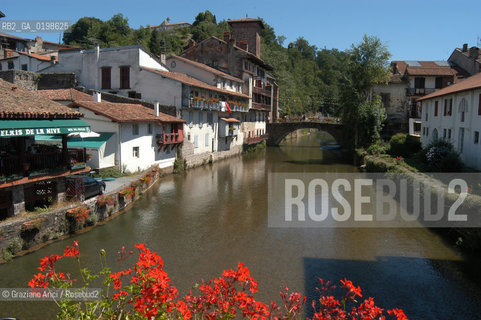 ( FRANCIA -FRANCE)  PAYS BASQUES ST-JEAN-DE-PIET-DE-PORT: A LITTLE TOWN ON THE WAY TO SANTIAGO DE COMPOSTELA   © 2004 Graziano Arici/Rosebud2 / GEO PELLEGRINAGGIO CAMINO PONTE ROMANICO.