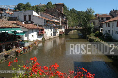 ( FRANCIA -FRANCE)  PAYS BASQUES ST-JEAN-DE-PIET-DE-PORT: A LITTLE TOWN ON THE WAY TO SANTIAGO DE COMPOSTELA   © 2004 Graziano Arici/Rosebud2 / GEO PELLEGRINAGGIO CAMINO PONTE ROMANICO