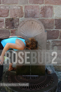 ( FRANCIA -FRANCE)  MIDI-PYRENEES ST-JEAN-DE-PIET-DE-PORT: A LITTLE TOWN ON THE WAY TO SANTIAGO DE COMPOSTELA   © 2004 Graziano Arici/Rosebud2 / GEO PELLEGRINAGGIO CAMINO PONTE ROMANICO CONCHIGLIA