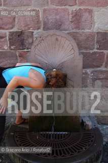 ( FRANCIA -FRANCE)  MIDI-PYRENEES ST-JEAN-DE-PIET-DE-PORT: A LITTLE TOWN ON THE WAY TO SANTIAGO DE COMPOSTELA   © 2004 Graziano Arici/Rosebud2 / GEO PELLEGRINAGGIO CAMINO PONTE ROMANICO CONCHIGLIA