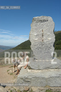 ( SPAGNA - SPAIN)  PAESI BASCHI - BASQUE LAND - VIZCAYA  NAVARRA RONCISVALLE - ORREAGA : THE PASS ON THE WAY TO SANTIAGO DE COMPOSTELA  WHERE ROLANDO DIED IN BATTLE .© 2004 Graziano Arici/Rosebud2 / GEO PELLEGRINAGGIO CAMINO IMBOSCATA CANZONE MONUMENTO