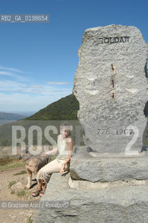 ( SPAGNA - SPAIN)  PAESI BASCHI - BASQUE LAND - VIZCAYA  NAVARRA RONCISVALLE - ORREAGA : THE PASS ON THE WAY TO SANTIAGO DE COMPOSTELA  WHERE ROLANDO DIED IN BATTLE .© 2004 Graziano Arici/Rosebud2 / GEO PELLEGRINAGGIO CAMINO IMBOSCATA CANZONE MONUMENTO