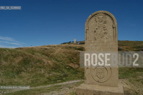 ( SPAGNA - SPAIN)  PAESI BASCHI - BASQUE LAND - VIZCAYA  NAVARRA RONCISVALLE - ORREAGA : THE PASS ON THE WAY TO SANTIAGO DE COMPOSTELA  WHERE ROLANDO DIED IN BATTLE .© 2004 Graziano Arici/Rosebud2 / GEO PELLEGRINAGGIO CAMINO IMBOSCATA CANZONE MONUMENTO