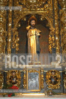 ( SPAGNA - SPAIN)  PAESI BASCHI - BASQUE LAND - VIZCAYA  NAVARRA RONCISVALLE - ORREAGA : THE COLLEGIATA  ON THE WAY TO SANTIAGO DE COMPOSTELA  WHERE ROLANDO DIED IN BATTLE .© 2004 Graziano Arici/Rosebud2 / GEO PELLEGRINAGGIO CAMINO IMBOSCATA CANZONE MONUMENTO