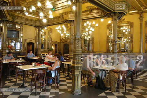 ( SPAGNA - SPAIN)    NAVARRA PAMPLONA - IRUNA. : THE CAFE IRUNA IN PLAZA DEL CASTILLO  © 2004 Graziano Arici/Rosebud2 / GEO HEMINGWAY