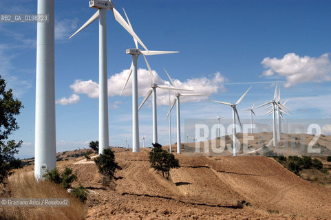 ( SPAGNA - SPAIN)    NAVARRA : WINDDMILL © 2004 Graziano Arici/Rosebud2 / GEO MULINI A VENTO ENERGIA EOLICA.