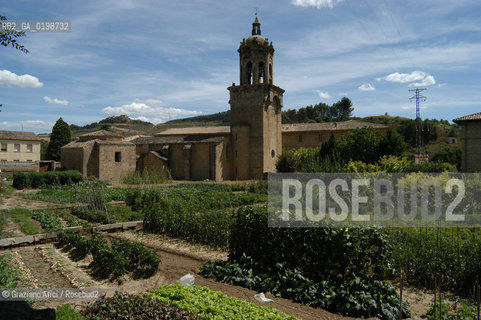 ( SPAGNA - SPAIN)    NAVARRA : PUENTE LA REINA: A  TOWN ON THE WAY TO SANTIAGO DE COMPOSTELA  - IGLESIA DEL CRUCIFIJIO  © 2004 Graziano Arici/Rosebud2 / GEO PELLEGRINAGGIO CAMINO ROMANICO TEMPLARI CROCIFISSO.