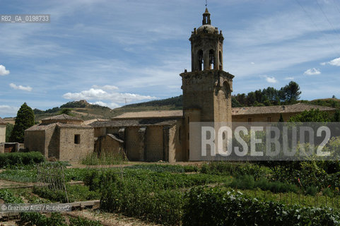 ( SPAGNA - SPAIN)    NAVARRA : PUENTE LA REINA: A  TOWN ON THE WAY TO SANTIAGO DE COMPOSTELA  - IGLESIA DEL CRUCIFIJIO  © 2004 Graziano Arici/Rosebud2 / GEO PELLEGRINAGGIO CAMINO ROMANICO TEMPLARI CROCIFISSO.