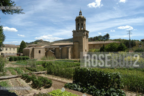 ( SPAGNA - SPAIN)    NAVARRA : PUENTE LA REINA: A  TOWN ON THE WAY TO SANTIAGO DE COMPOSTELA  - IGLESIA DEL CRUCIFIJIO  © 2004 Graziano Arici/Rosebud2 / GEO PELLEGRINAGGIO CAMINO ROMANICO TEMPLARI CROCIFISSO.