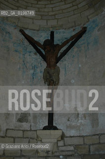 ( SPAGNA - SPAIN)    NAVARRA : PUENTE LA REINA: A  TOWN ON THE WAY TO SANTIAGO DE COMPOSTELA  - IGLESIA DEL CRUCIFIJIO  © 2004 Graziano Arici/Rosebud2 / GEO PELLEGRINAGGIO CAMINO ROMANICO TEMPLARI CROCIFISSO.