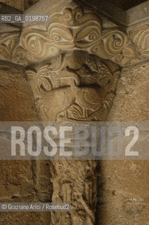 ( SPAGNA - SPAIN)    NAVARRA : PUENTE LA REINA: A  TOWN ON THE WAY TO SANTIAGO DE COMPOSTELA  - IGLESIA DEL CRUCIFIJIO  © 2004 Graziano Arici/Rosebud2 / GEO PELLEGRINAGGIO CAMINO ROMANICO TEMPLARI CROCIFISSO.