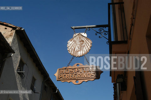 ( SPAGNA - SPAIN)    NAVARRA : ESTELLA : A  TOWN ON THE WAY TO SANTIAGO DE COMPOSTELA  PILGRIMS HOSTEL -  © 2004 Graziano Arici/Rosebud2 / GEO PELLEGRINAGGIO CAMINO CON.CHIGLIA