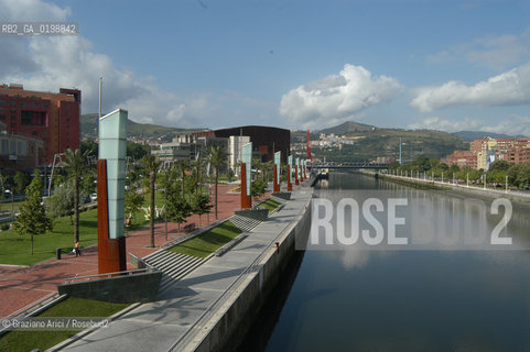 ( SPAGNA - SPAIN) BASQUE LAND VIZCAIA PAESI BASCHI : BILBAO : THE WATERFRONT  / GEO MUSEO ARCHITETTURA CONTEMPORANEA FIUME.
